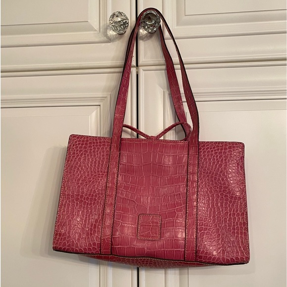 NWOT Liz Claiborne Pink Croc Embossed Vegan Leather Shoulder Bag - Picture 2 of 11
